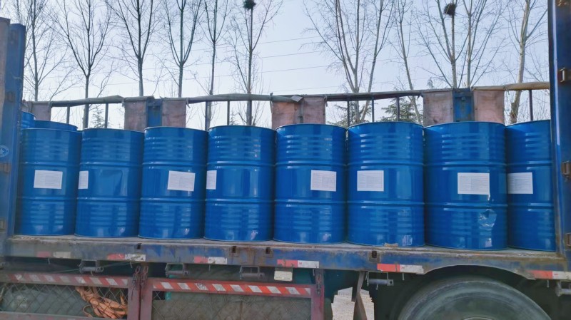 德源甘油的出貨現(xiàn)場.jpg